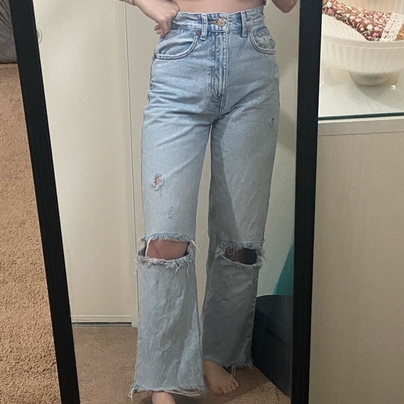 The famous Zara wide leg jeans. Size 0 fits 23-25 waist. Great condition. - Picture 4 of 5